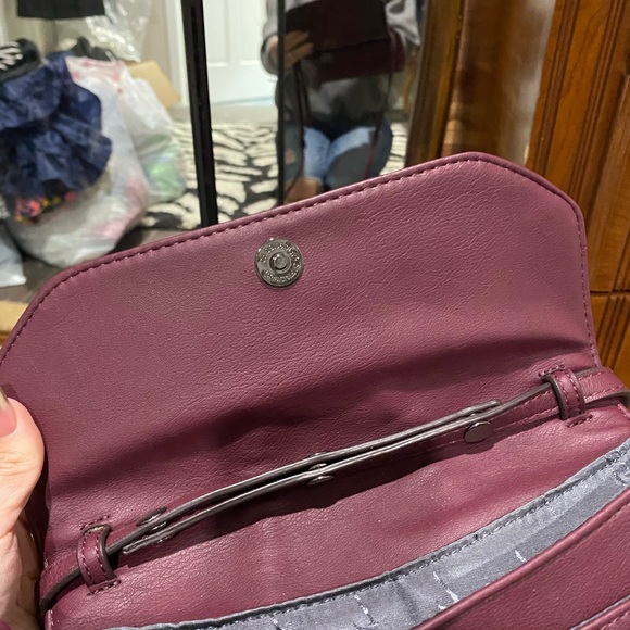 Dark Red Python Print Simply Vera, Vera Wang Cross Body Purse EUC - Picture 5 of 7